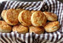 Συνταγή αλμυρών μπισκότων με τυρί Cheddar